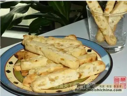 Salted onion crispy strips