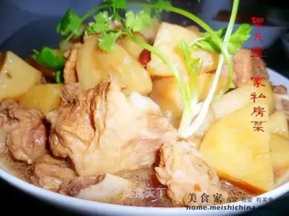 Stewed pork ribs with potatoes