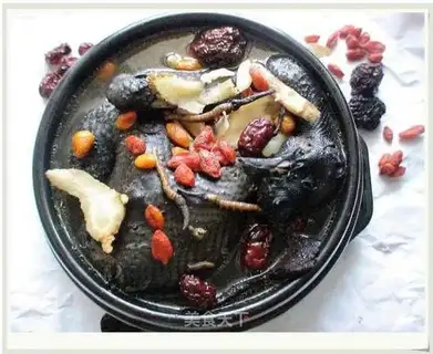 Cordyceps ginseng and black chicken soup