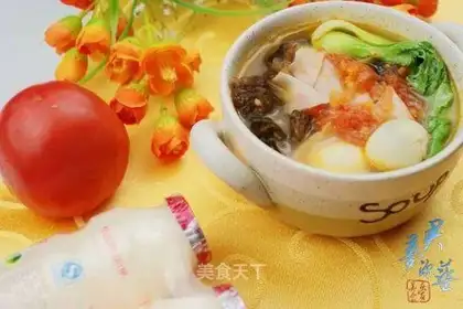 Tomato noodle soup