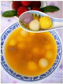 Three-colored glutinous rice balls and pumpkin soup