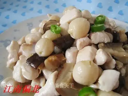 diced chicken with lotus seeds