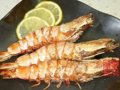Salt-roasted prawns