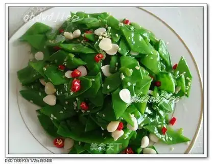 Cold peas and almond