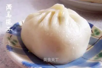Pork and lentils steamed buns