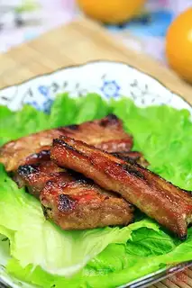 Grilled pork ribs with meat sauce