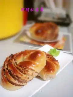 Sweet walnut bean paste roll