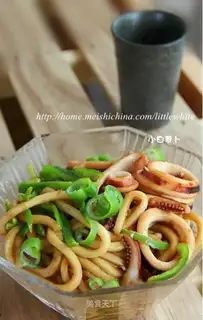 Fried squid udon noodles