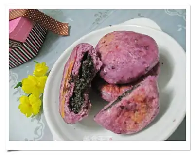 Purple potato sesame cake