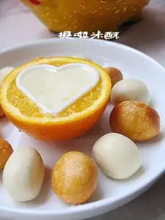 Gold and silver small steamed buns