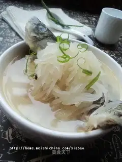 Carp soup with shredded radish