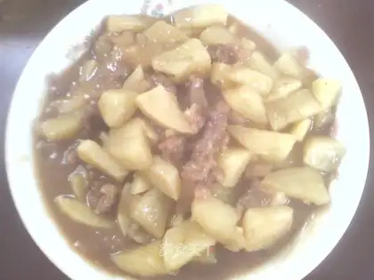Stewed potatoes with crispy pork