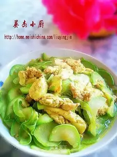 Scrambled eggs with zucchini