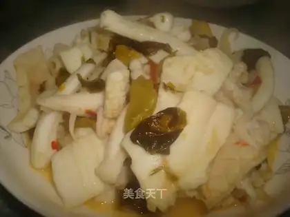stir-fried squid with pickled cabbage