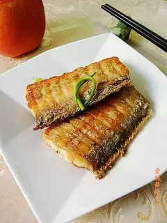 Pan-fried salted hairtail