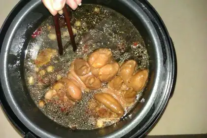 Peanut stewed pig's trotters