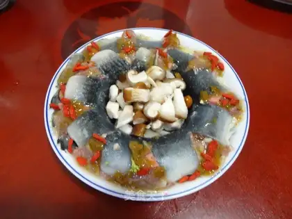 Steamed eel with sour plum sauce