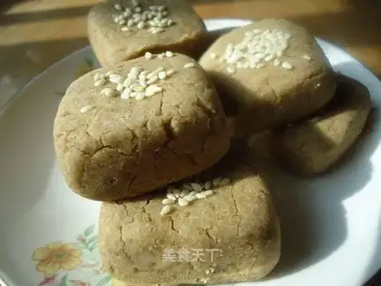 Sesame glutinous rice and mung bean cake