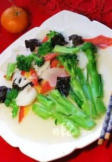 Soaked vegetables in abalone sauce
