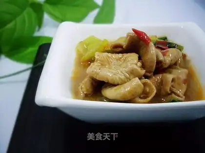 Stewed pork intestines with green vegetables
