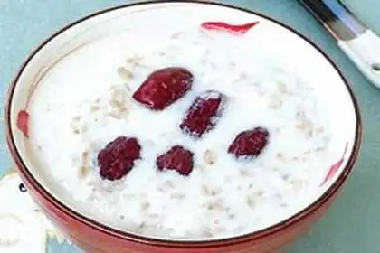 Milk jujube porridge