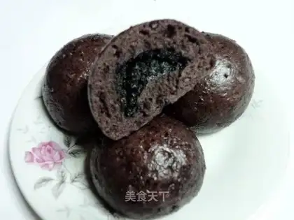 Black sesame walnut steamed buns