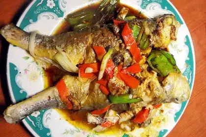 Yellow croaker with sauce