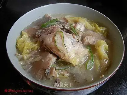 Mushroom, cabbage and fish head soup