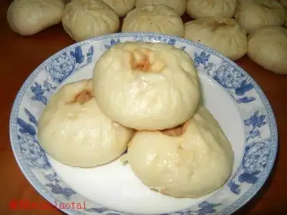 steamed buns with shredded radish meat and meat filling