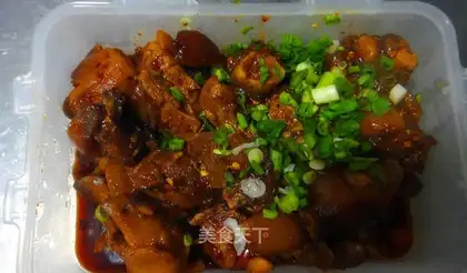 Special garlic mashed pig's trotters