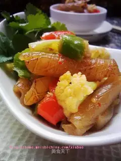 Meat skin transformed into squid rolls