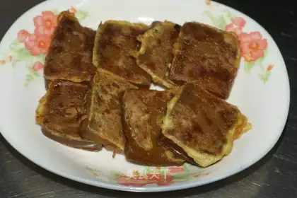 Fried rice cake with eggs