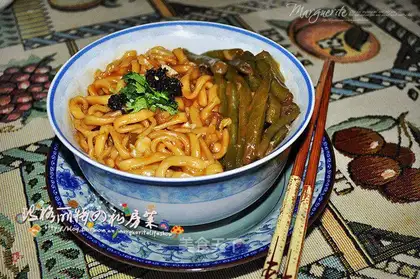 Doujiao braised noodles