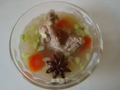 Stewed pork ribs with carrot