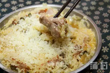 Steamed pork ribs with glutinous rice