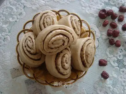 Pepper and pepper sesame roll