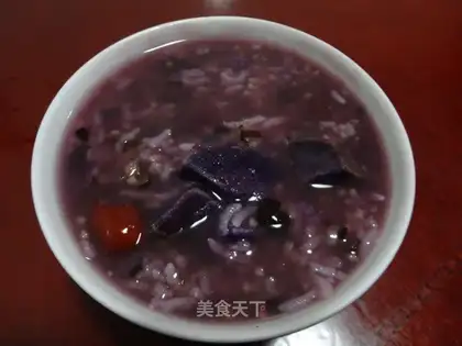 Glutinous rice purple sweet potato red bean porridge