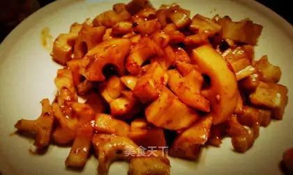 Sweet and sour spicy diced lotus root