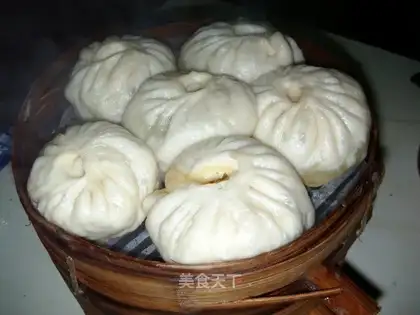 Pepper meat stuffed buns