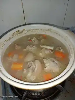 Pig hoof carrot soup