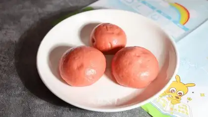 Red-sweet buns