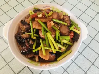 Garlic sauce and duck