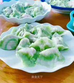 Colored cabbage dumplings