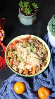 Tomato beef noodles