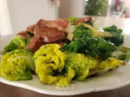 Yellow cabbage fried sausage