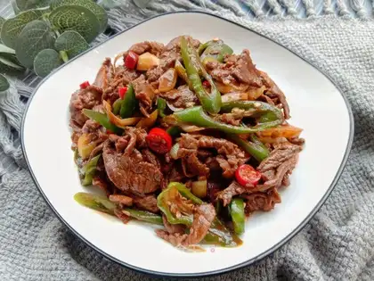 Beef with pepper onion