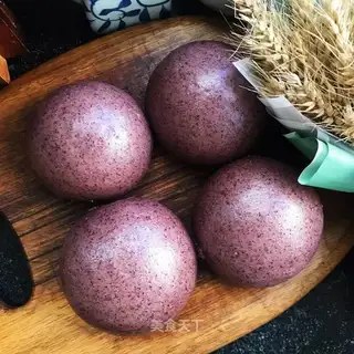 Black rice buns