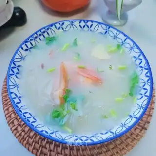 Porridge with radish shrimp