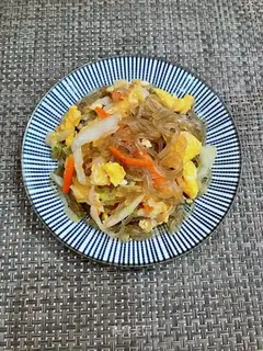 Scrambled eggs and red potatoes
