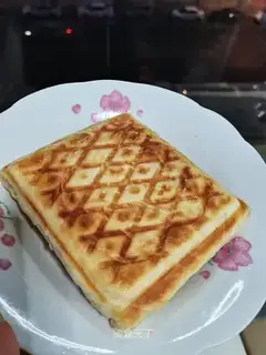 A hand grab sandwich